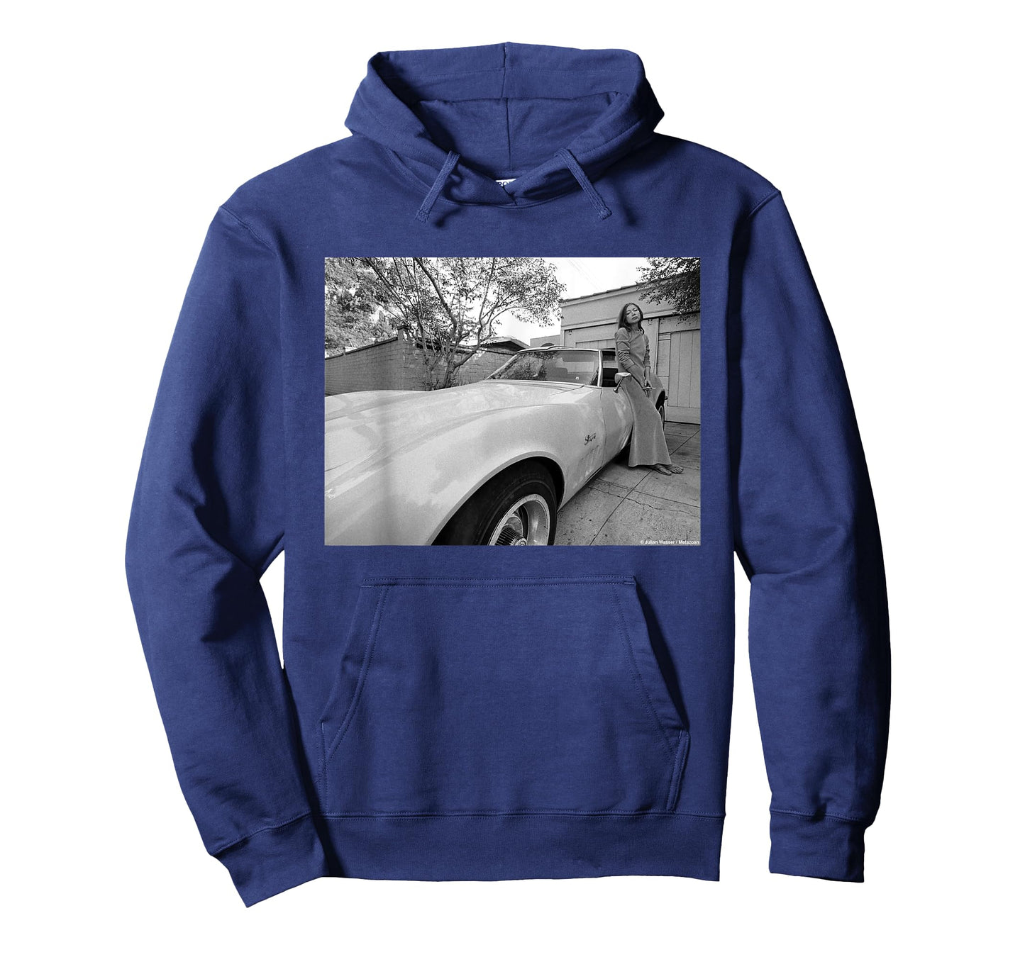 Joan Didion Author With Her Car 1970 By Julian Wasser T-Shirt