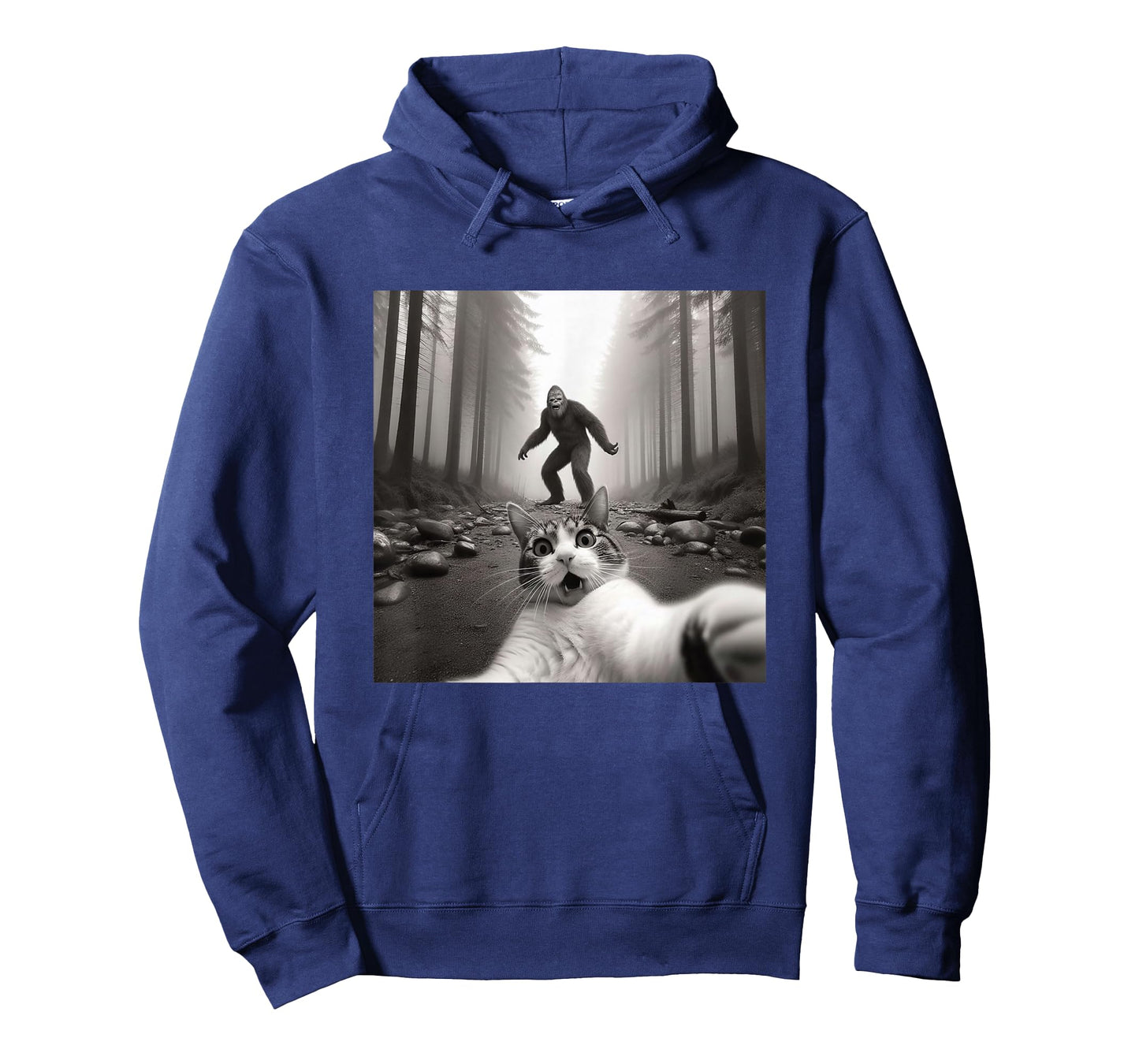 Funny Surprised Scared Cat Selfie with Sasquatsch Bigfoot T-Shirt