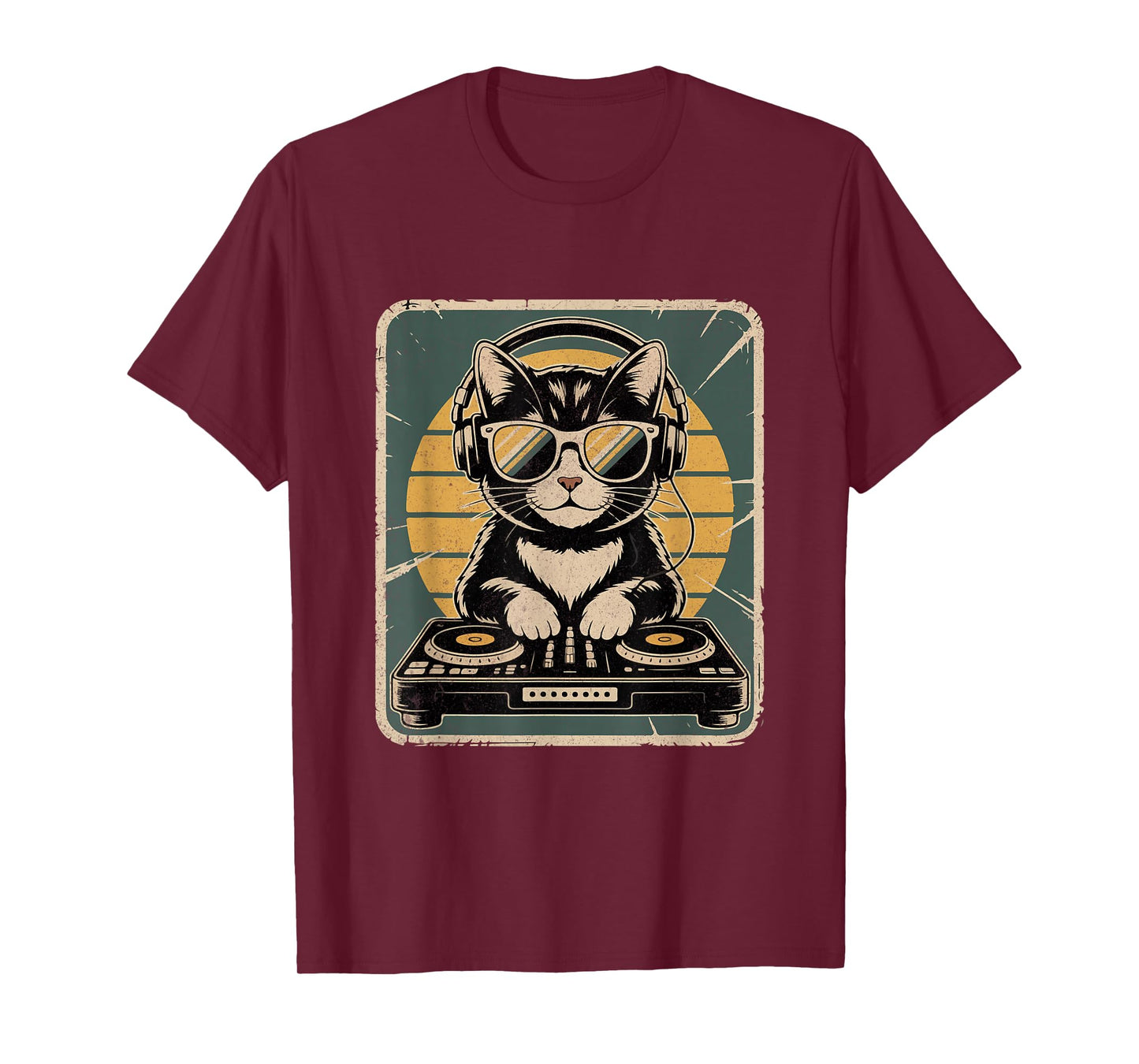 DJ Cat Vintage Music Cat DJing on Turntable Funny Cat Lover T-Shirt