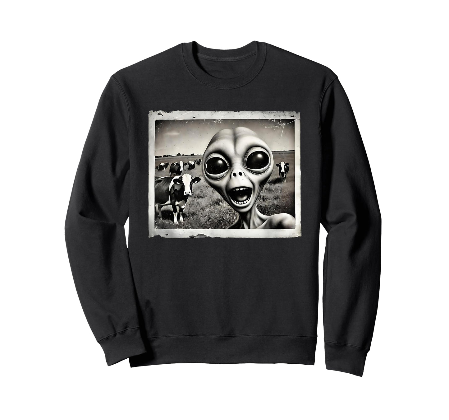 Funny Alien Selfie with Cows UFO Sci-Fi Humor T-Shirt