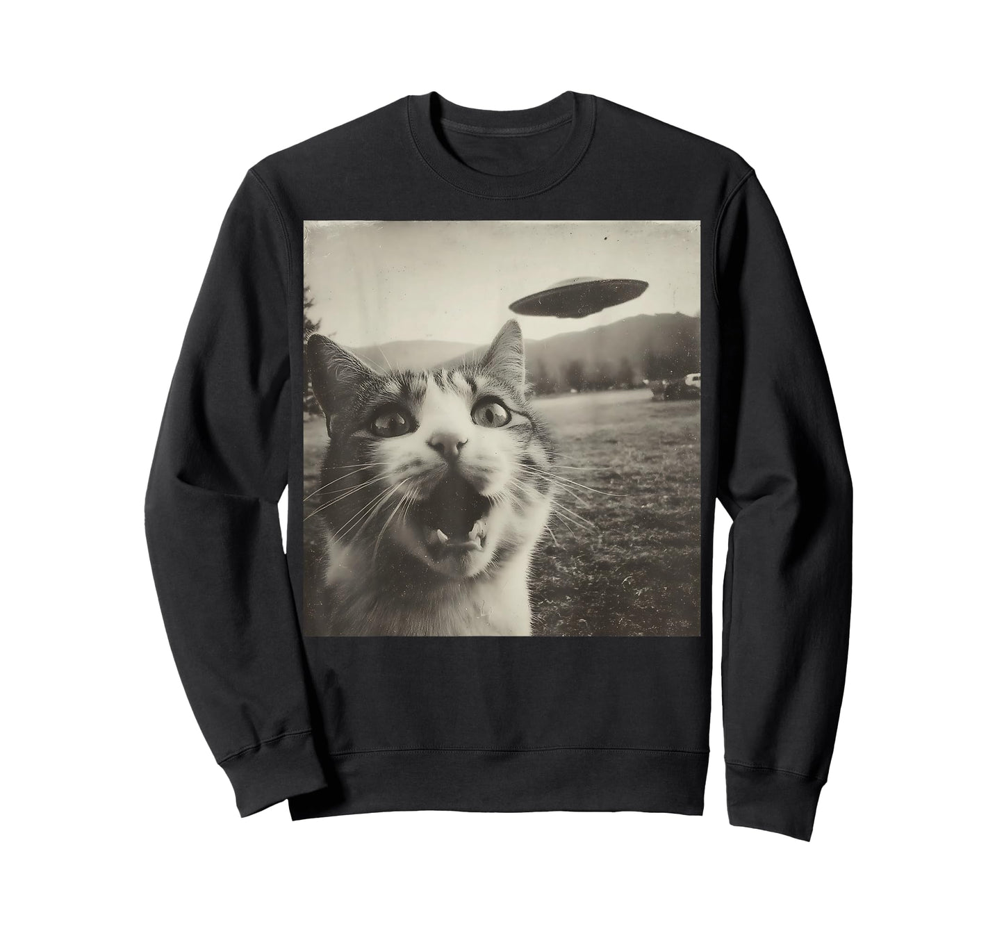 Funny cat, Surprised Scared Cat Selfie with UFO T-Shirt