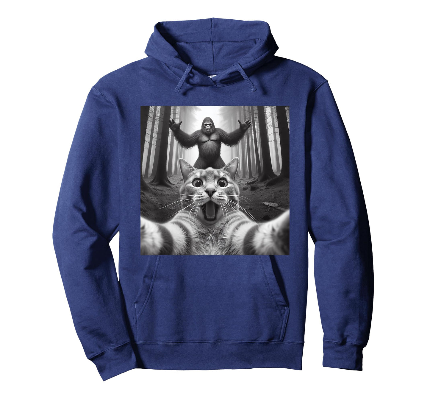 Funny Surprised Scared Cat Selfie With Sasquatsch Bigfoot T-Shirt