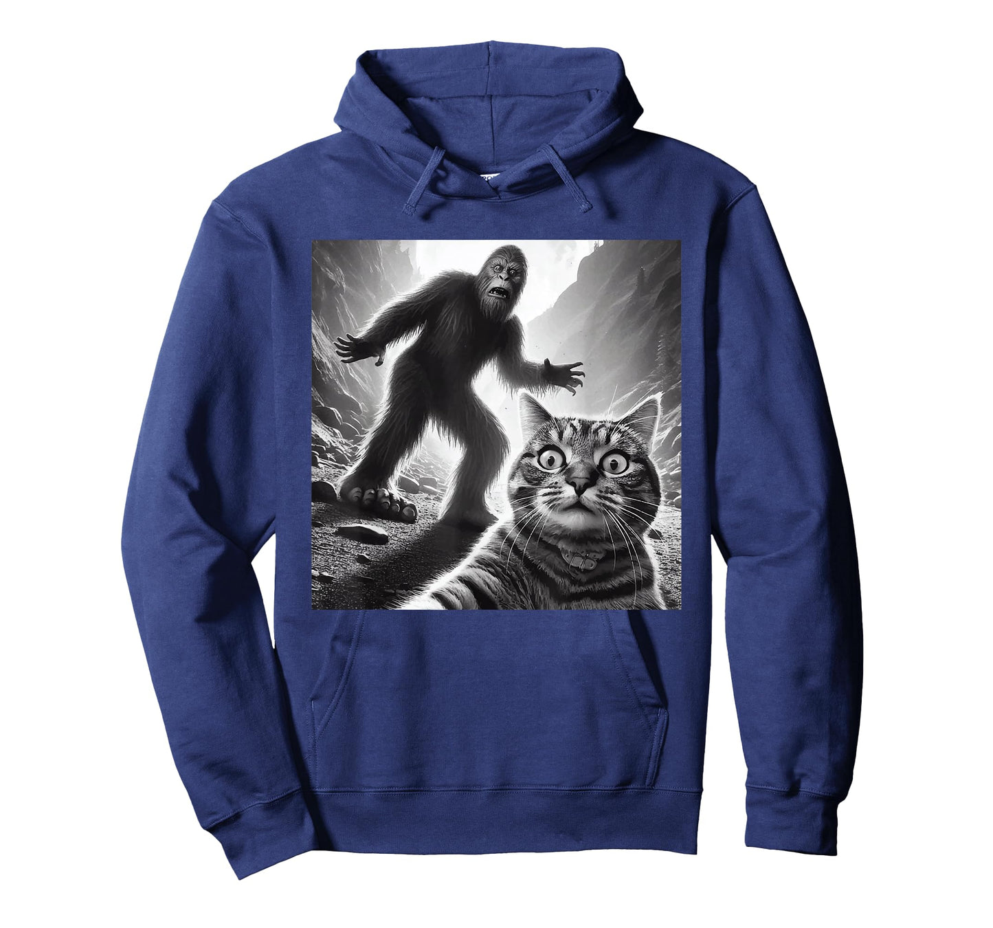 Funny Surprised Scared Cat Selfie Sasquatch Bigfoot Gift T-Shirt