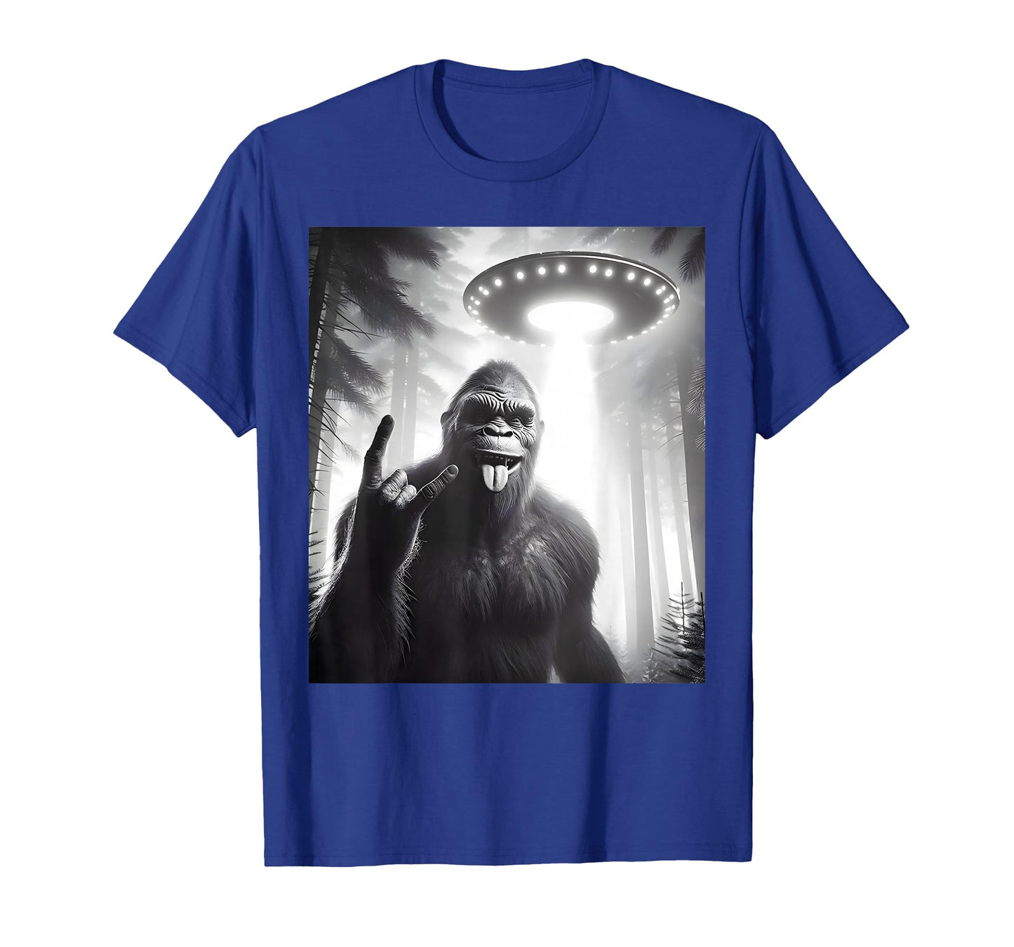 Funny Sasquatch Bigfoot Selfie with UFO Alien Rock Sign T-Shirt