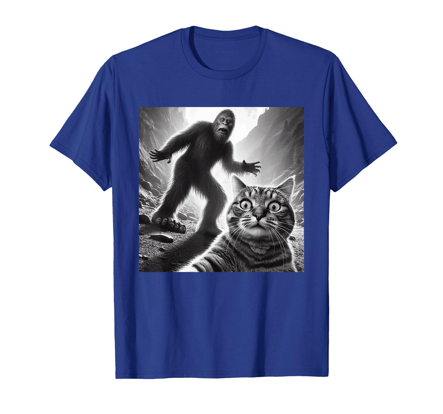 Funny Surprised Scared Cat Selfie Sasquatch Bigfoot Gift T-Shirt