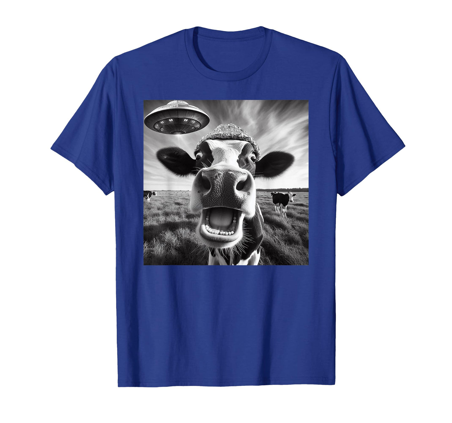 Alien Cow Selfie - UFO Encounter Funny Cattle Farm Meme T-Shirt