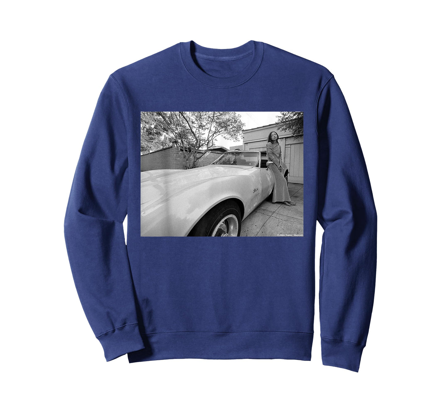 Joan Didion Author With Her Car 1970 By Julian Wasser T-Shirt