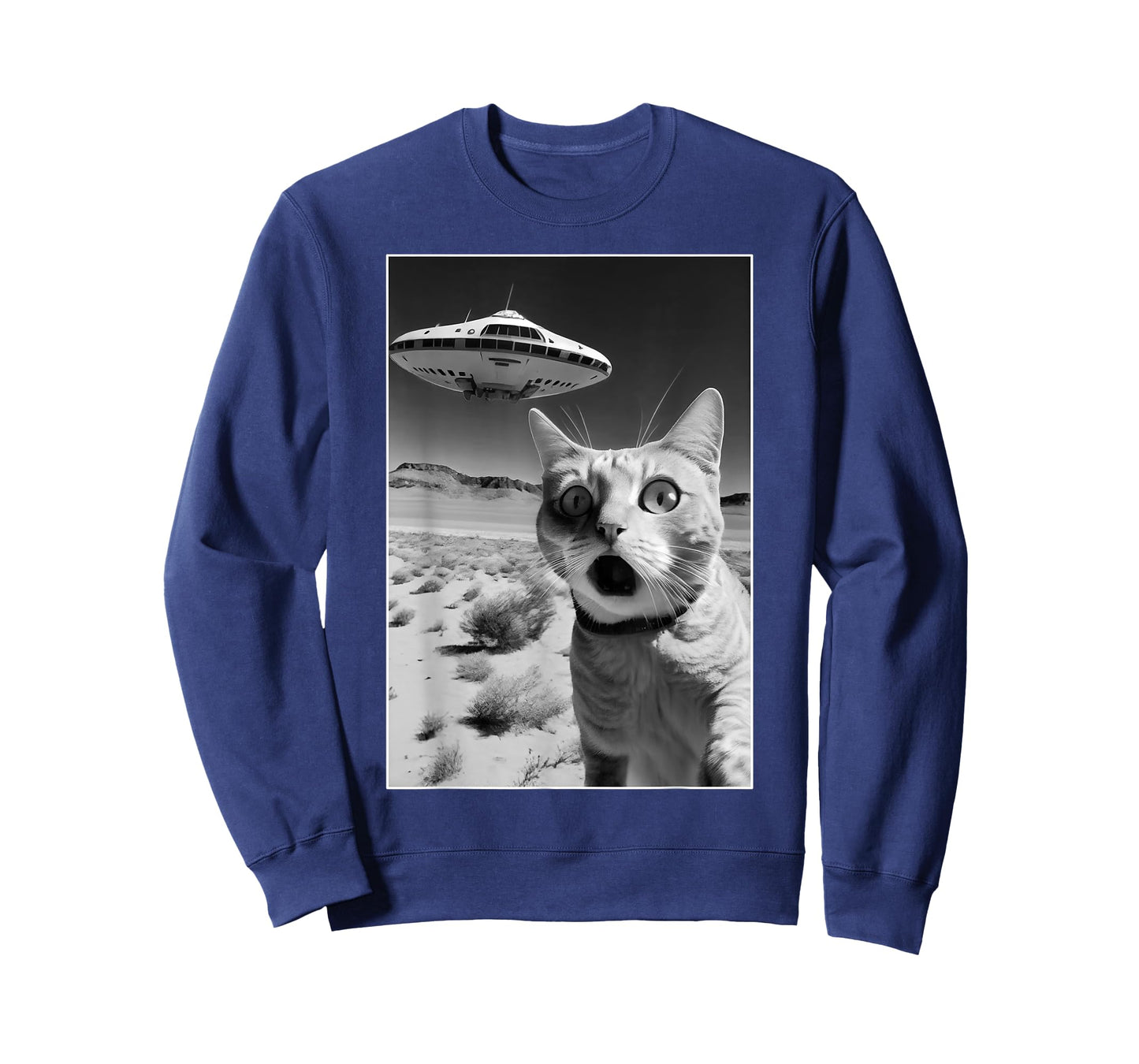 A cat taking a selfie with a ufo spaceship - funny pun meme Men Women Kids T-Shirt