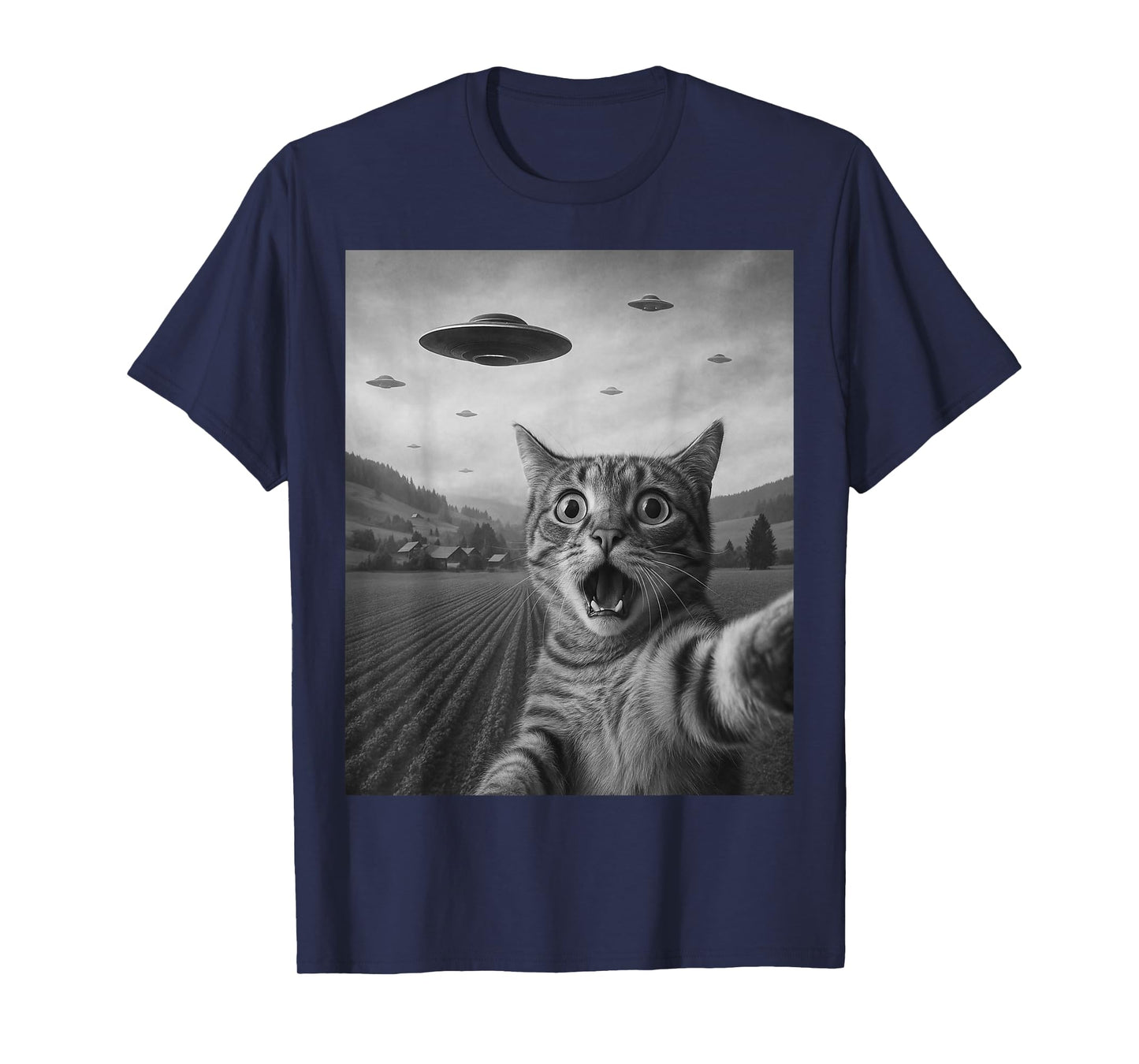 Funny Surprised Scared Cat Selfie with Alien UFO Cat UFO T-Shirt
