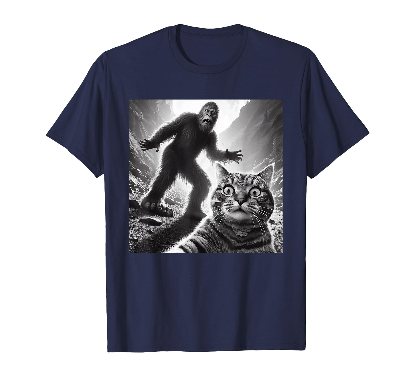 Funny Surprised Scared Cat Selfie Sasquatch Bigfoot Gift T-Shirt