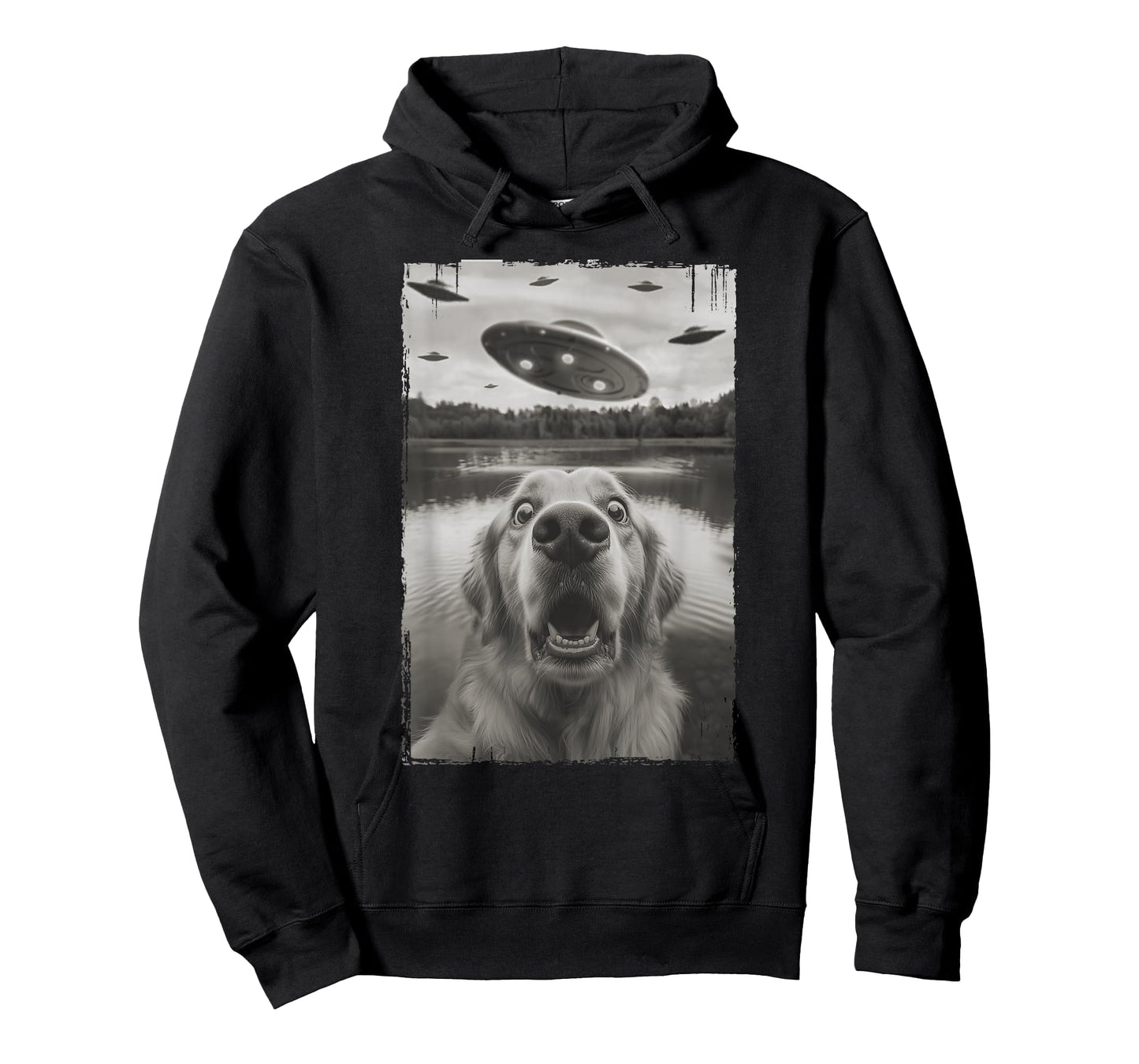 Golden Retriever Selfie with UFO - Funny Golden Retriever T-Shirt
