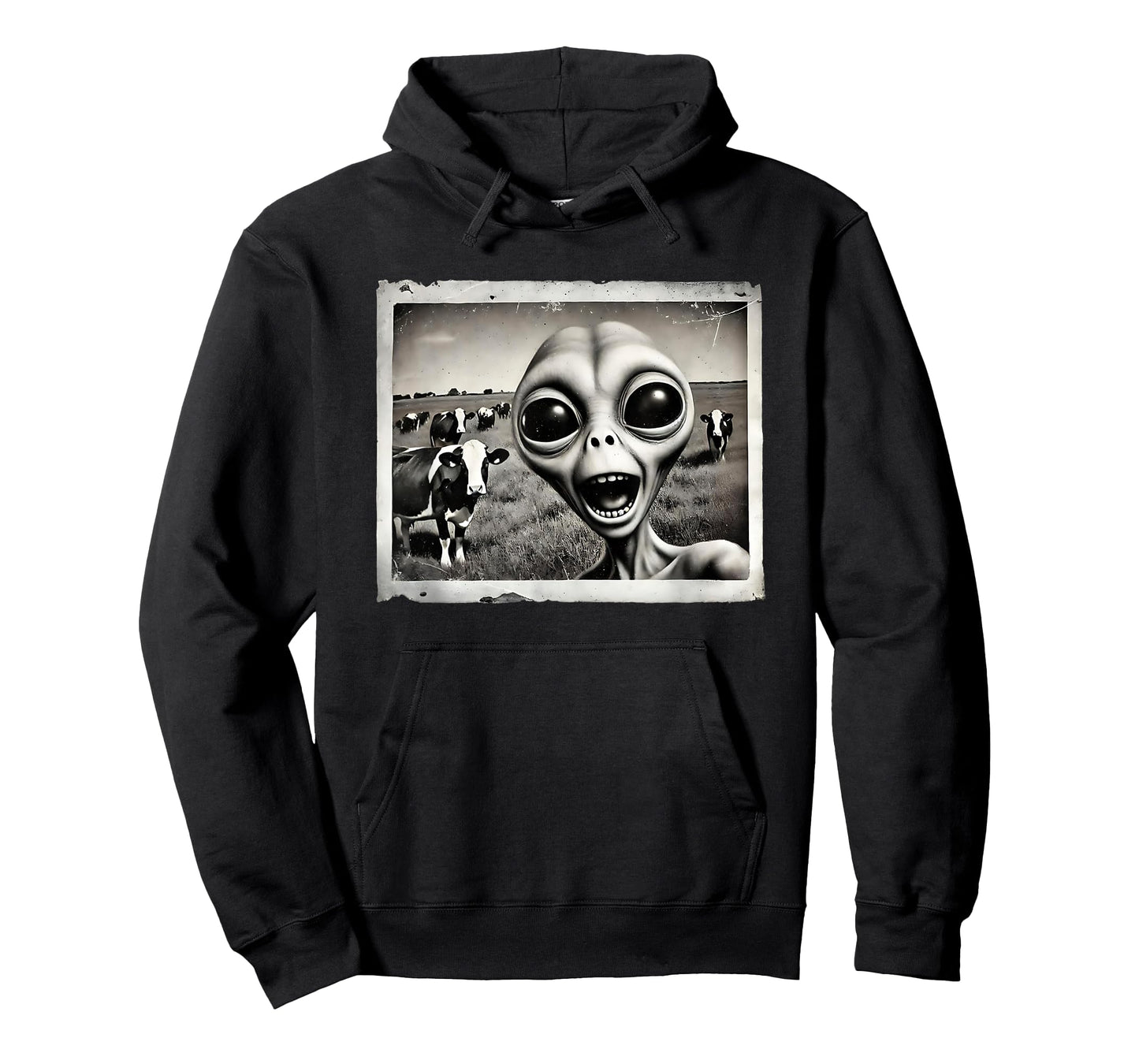 Funny Alien Selfie with Cows UFO Sci-Fi Humor T-Shirt