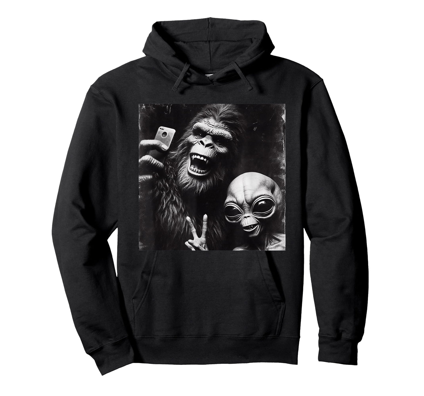 Retro Selfie Alien Bigfoot Funny Novelty Bigfoot Alien T-Shirt