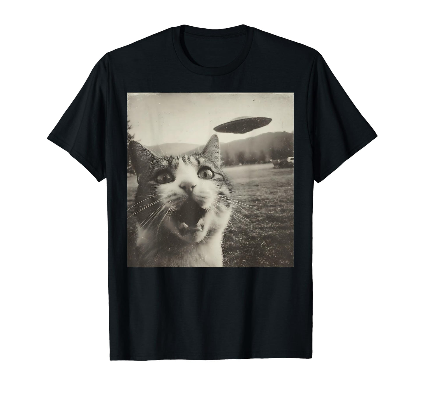 Funny cat, Surprised Scared Cat Selfie with UFO T-Shirt